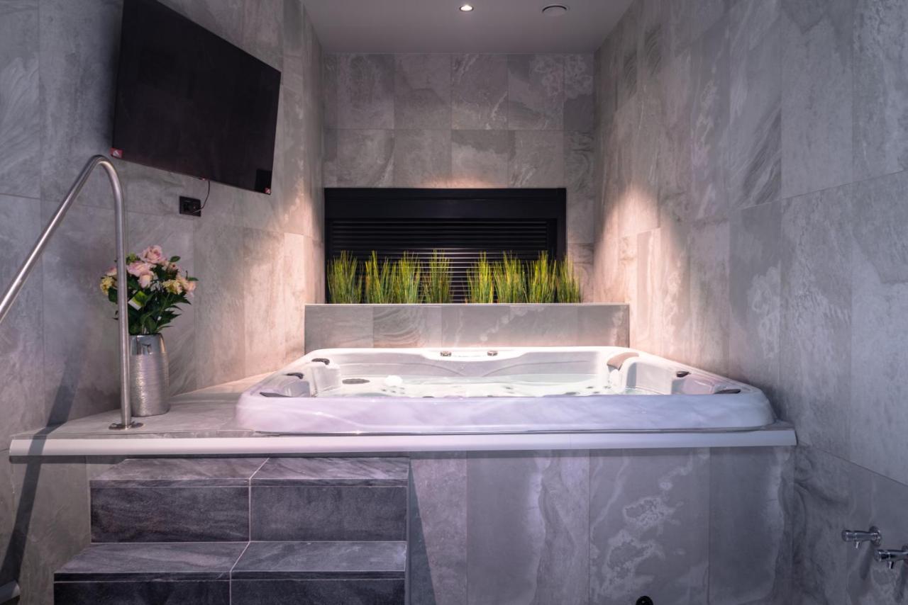 Set Spa Mouscron Kültér fotó